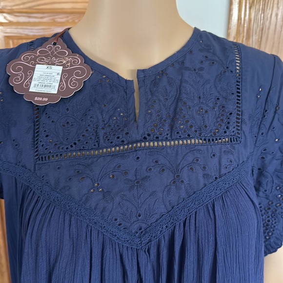 Knox Rose Navy Blue eyelet trim, peasant top with short sleeves - Picture 2 of 8